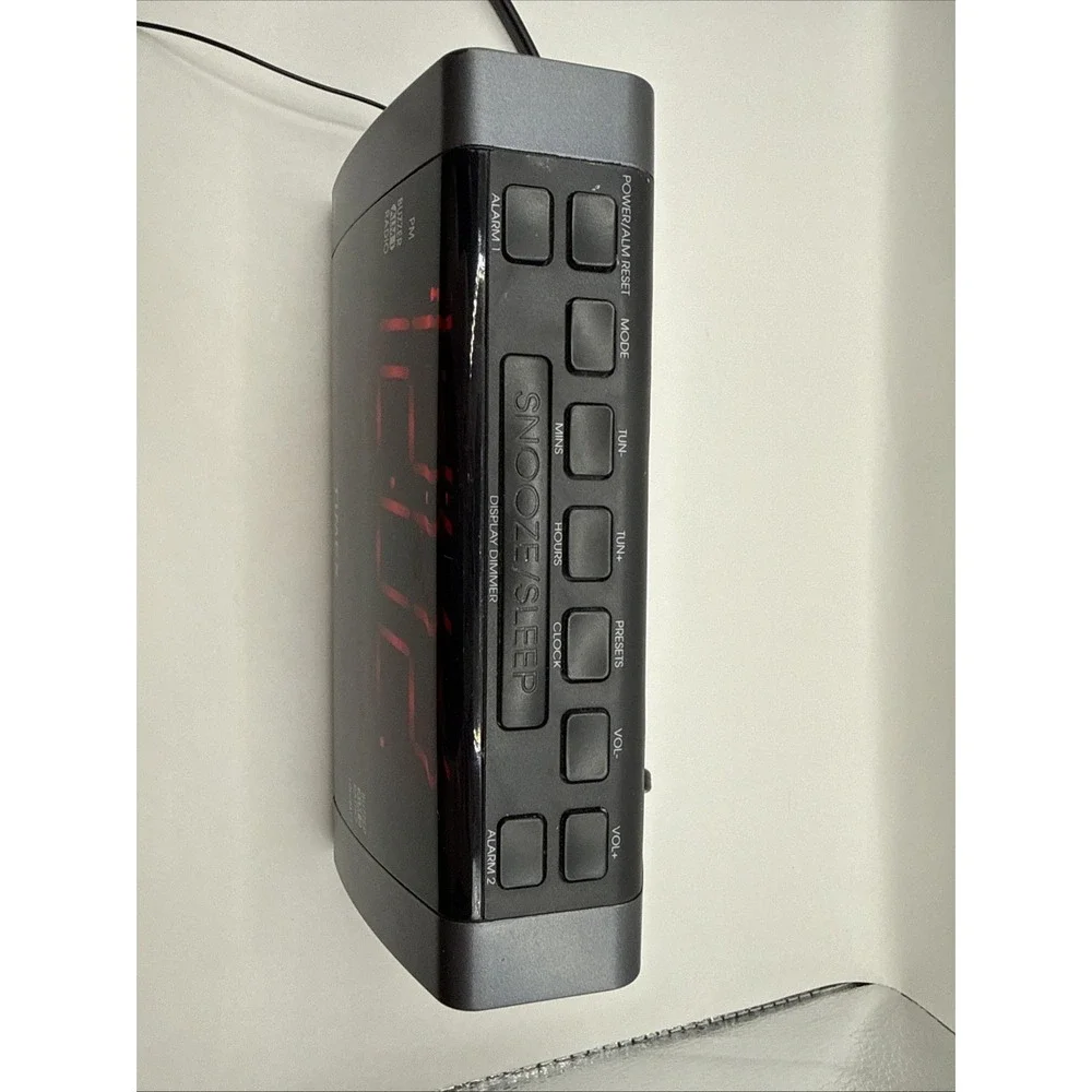 Timex T235Y Dual Alarm AM/FM Clock Radio Black &‎ Grey Trim w/ Jumbo Red Numbers